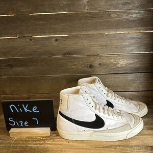 Womens Nike Blazer‎ Mid '77 Retro White Leather Casual Sneakers Shoes Size 7 M
